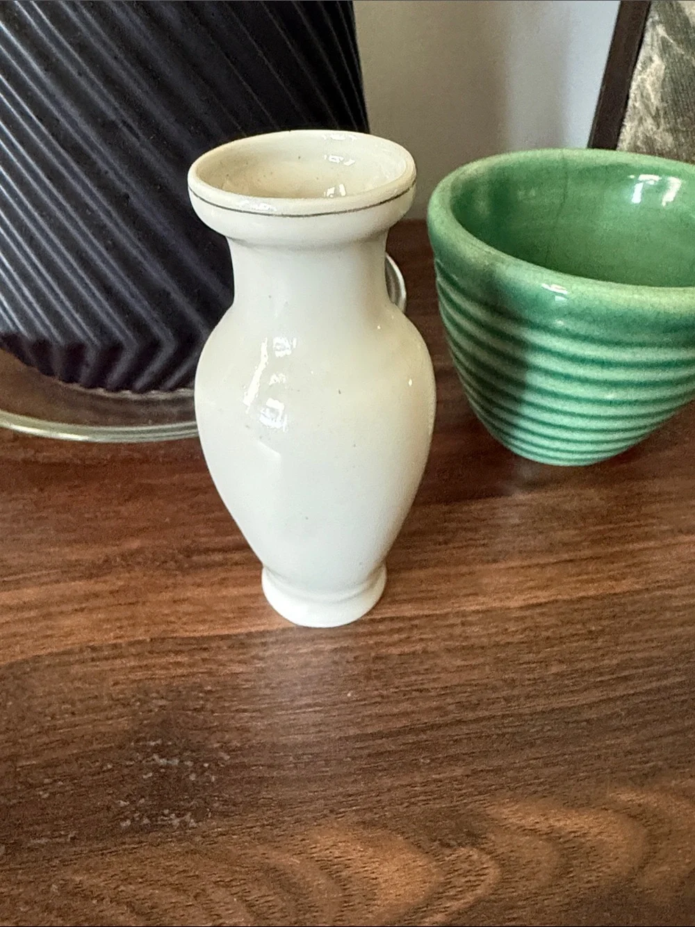 VTG Porcelain Mini Bud Vase with Hand-Painted Grape Motif White / Green & Pink
